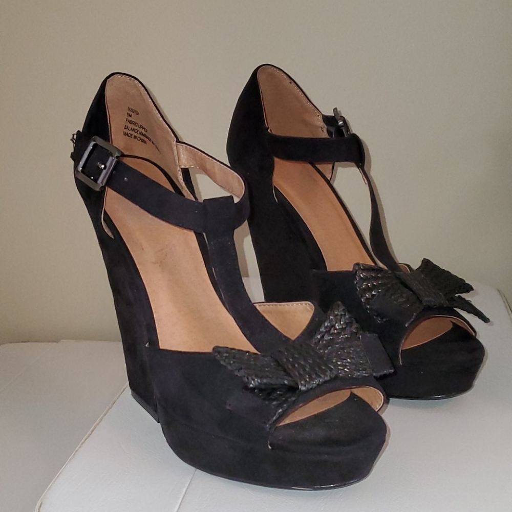 Crown Vintage black suede tstrap peep toe wedge 8 - Picture 1 of 6